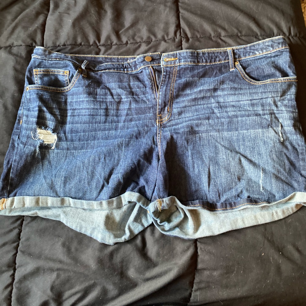 Ava & Viv Mid Rise Midi Shorts Plus Size 26
